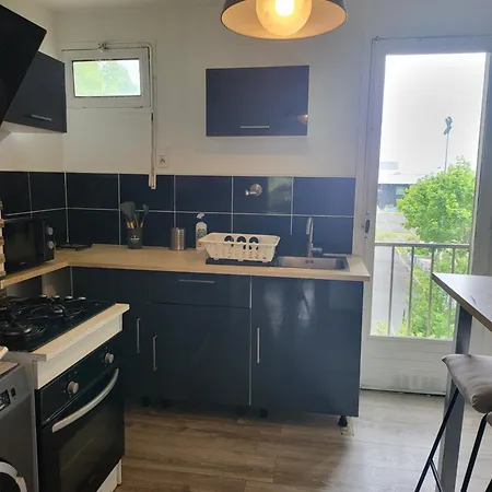 F3 2 1 Avec 1 Lit Simple Et 1 Avec 2 Lits Doubles * Clermont-Ferrand