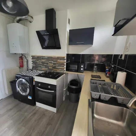 Appartement F3 2 1 Avec 1 Lit Simple Et 1 Avec 2 Lits Doubles *