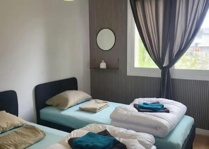 F3 2 1 Avec 1 Lit Simple Et 1 Avec 2 Lits Doubles *