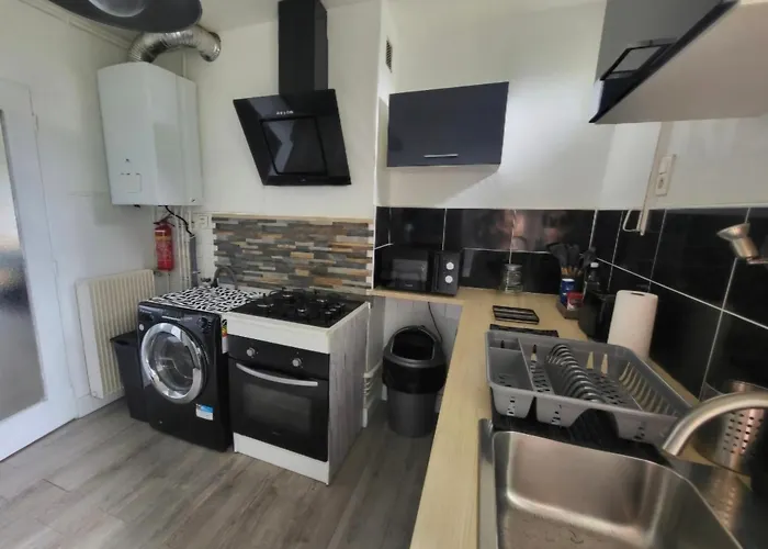 Appartement F3 2 1 Avec 1 Lit Simple Et 1 Avec 2 Lits Doubles *